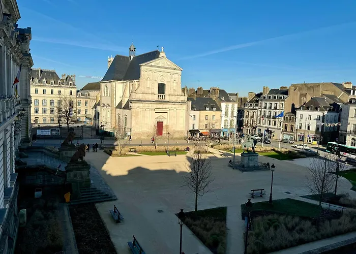 Vue Imprenable Sur La Mairie
